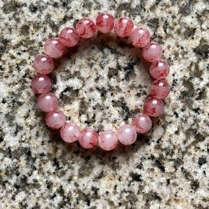 Bracelet out of beads crystals pink